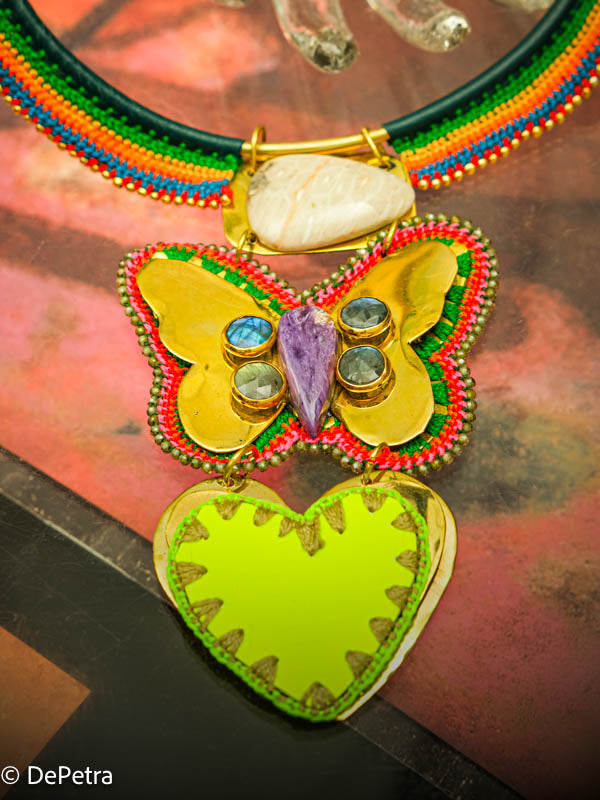 My Fluttering soul harmonize my hart and I feel grounded when I fly.