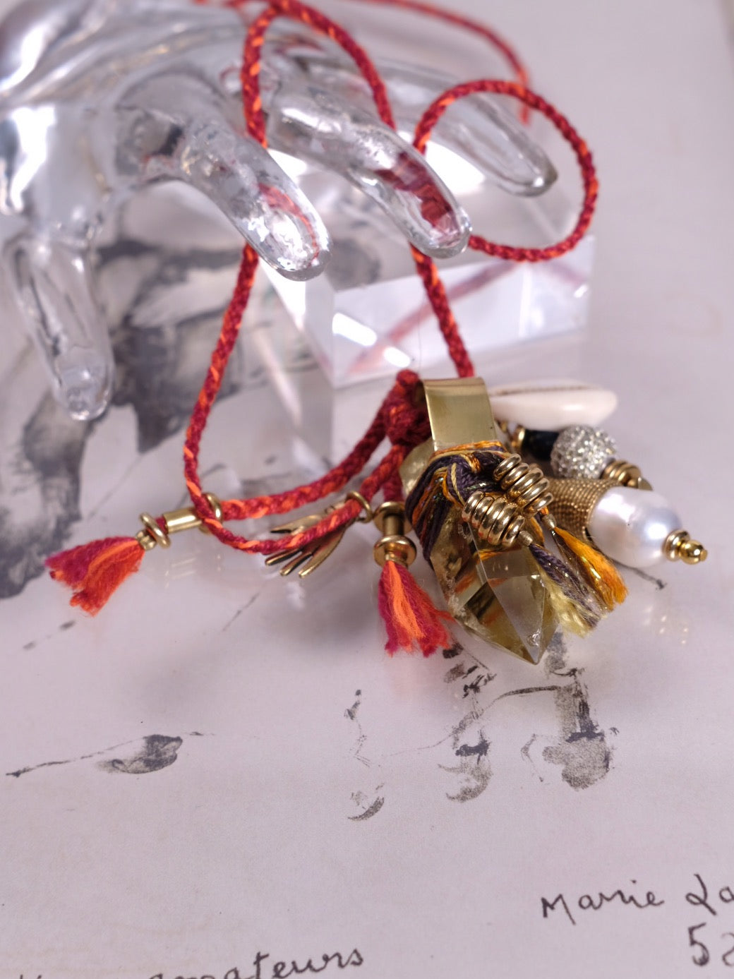 De Petra unque detail jewelry