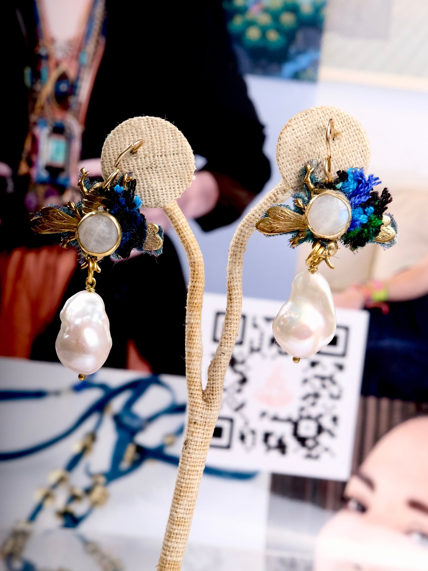 Bee-Pearl Earrings