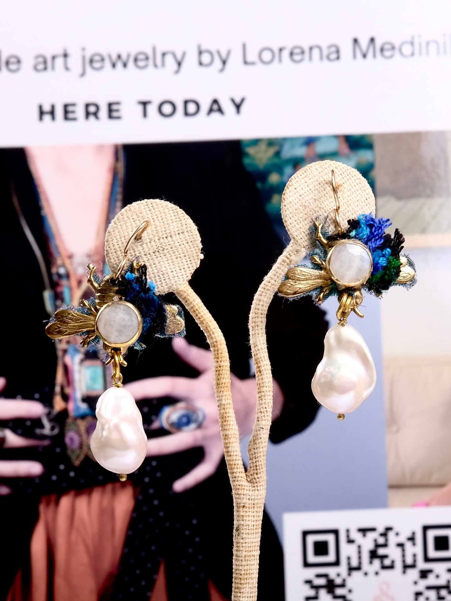 Bee-Pearl Earrings